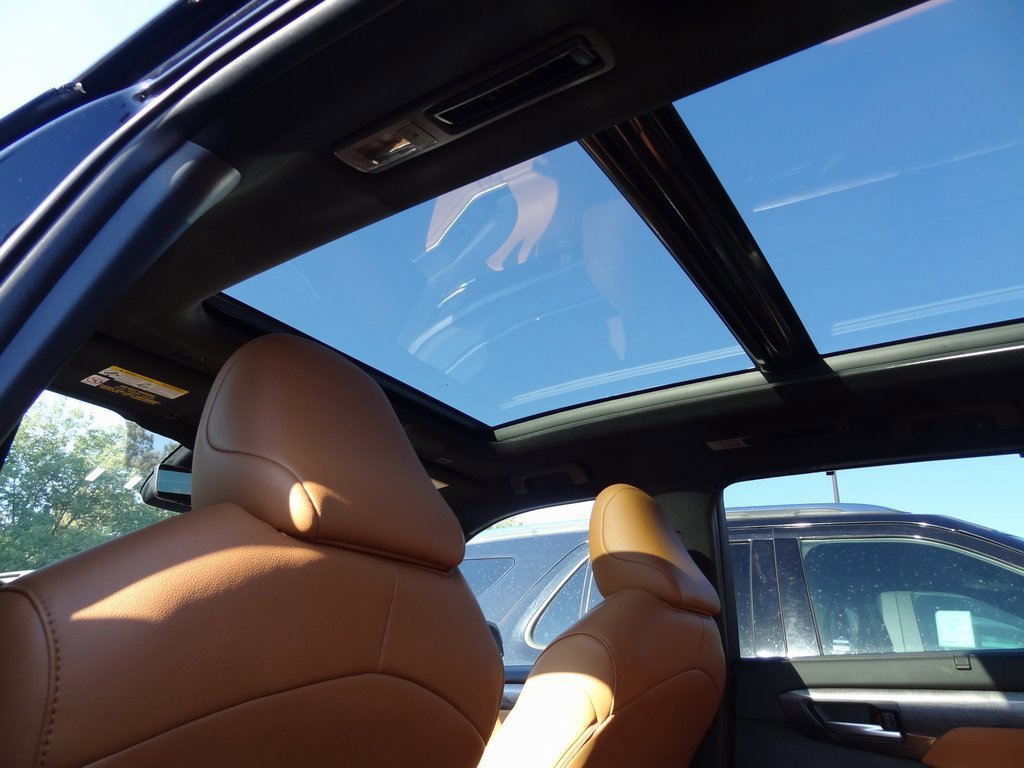 Used 2024 Toyota Highlander Platinum image 17