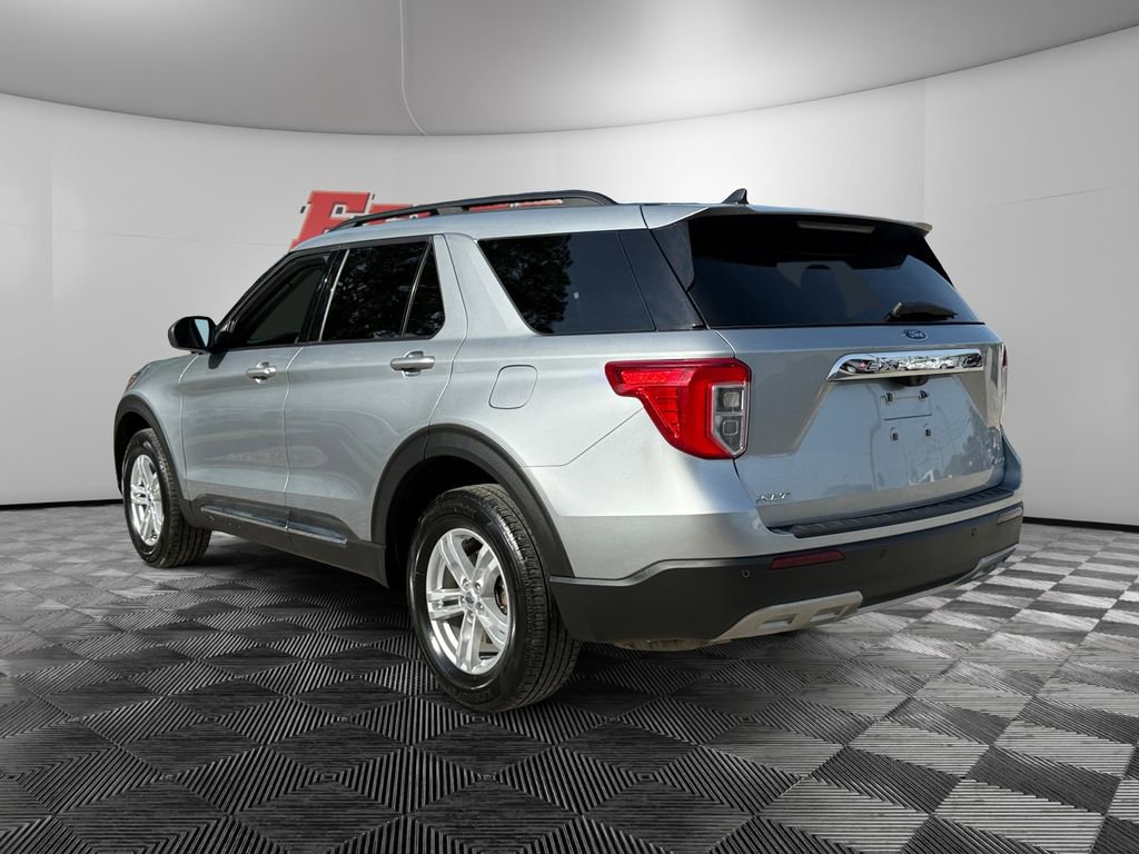 Certified 2023 Ford Explorer XLT w/ Equipment Group 202A AWD/4WD image 3