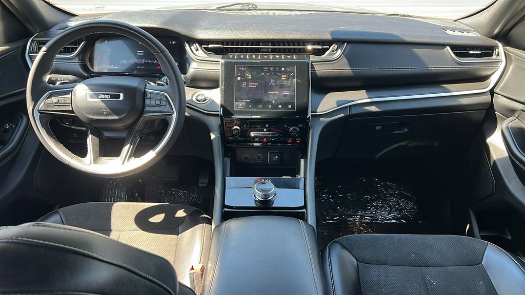 Used 2023 Jeep Grand Cherokee Altitude AWD/4WD image 9