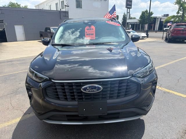 Certified 2025 Ford Escape Platinum AWD/4WD image 3