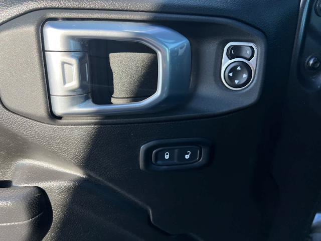 Used 2025 Jeep Wrangler Unlimited Sport AWD/4WD image 17