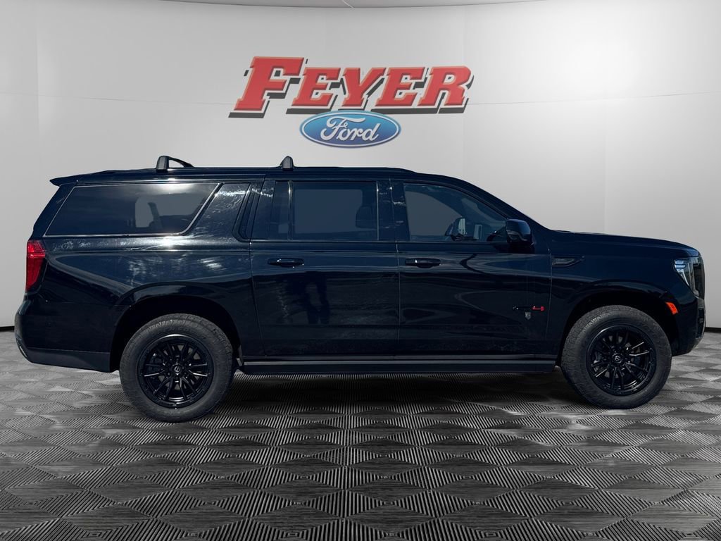 Used 2023 GMC Yukon XL AT4 w/ Technology Package image 2