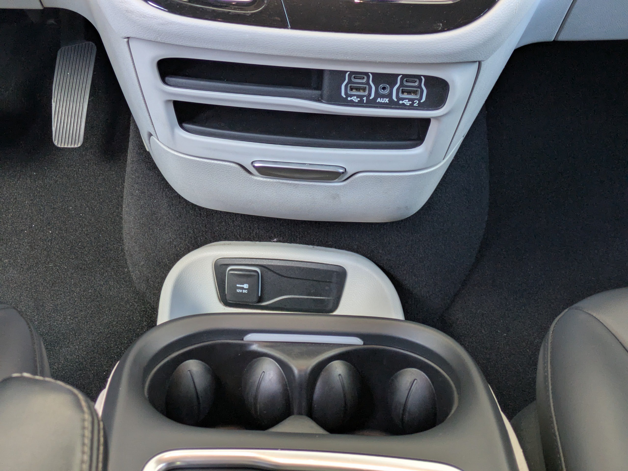 Used 2023 Chrysler Pacifica Touring-L FWD image 21