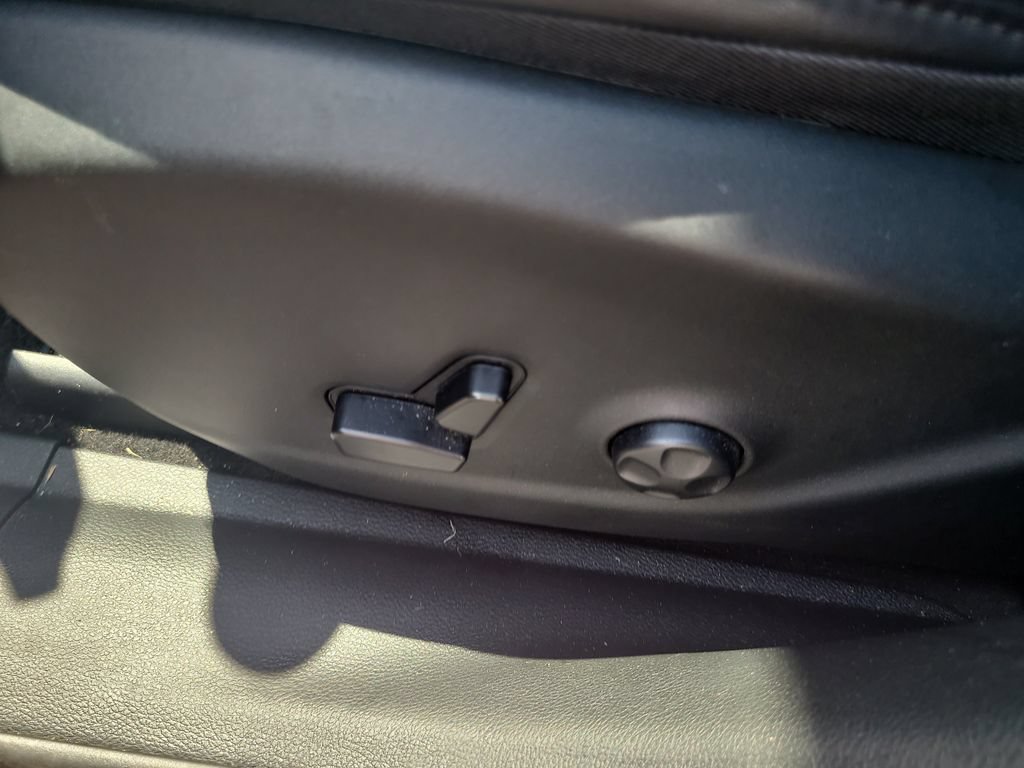Used 2020 Jeep Cherokee Latitude Plus FWD image 16