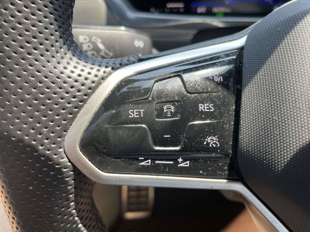 Used 2023 Volkswagen Tiguan SE R-Line FWD image 25