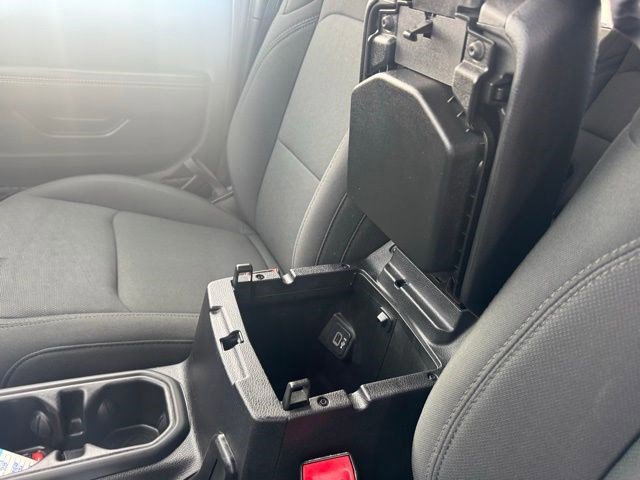 Used 2018 Jeep Wrangler Unlimited Sahara w/ Dual Top Group image 21