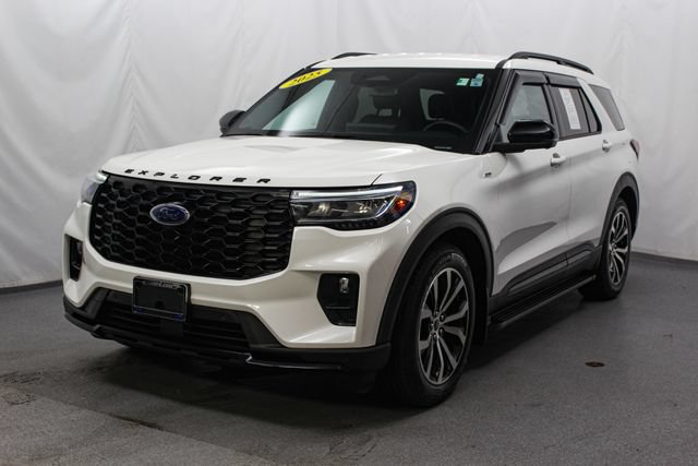 Certified 2025 Ford Explorer ST-Line w/ Premium Package RWD image 4