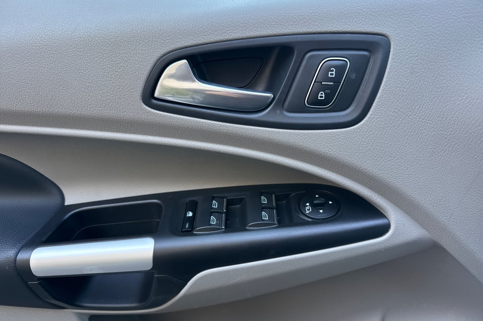 Certified 2023 Ford Transit Connect Titanium FWD image 16
