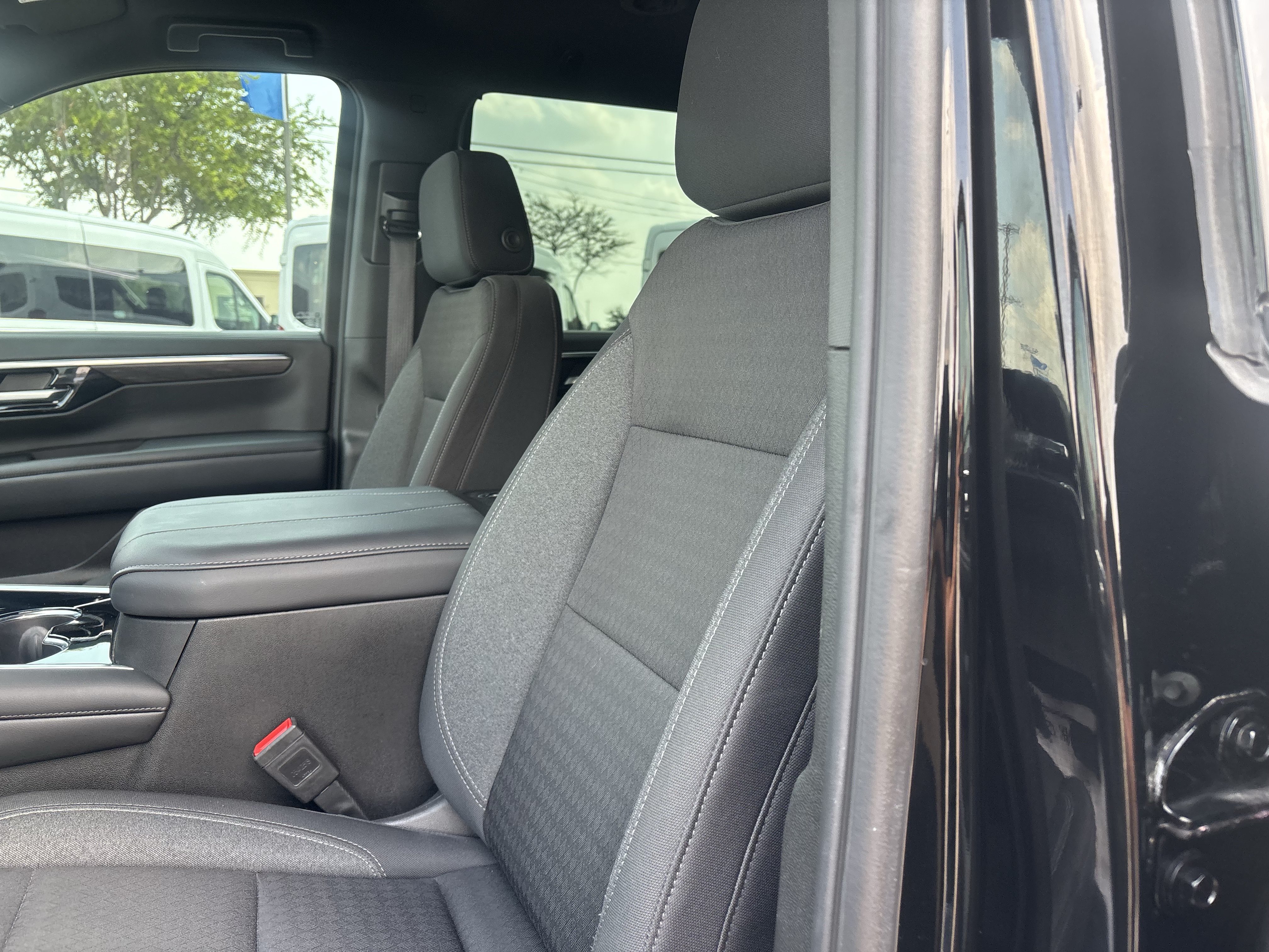 Used 2025 Chevrolet Tahoe LS RWD image 11