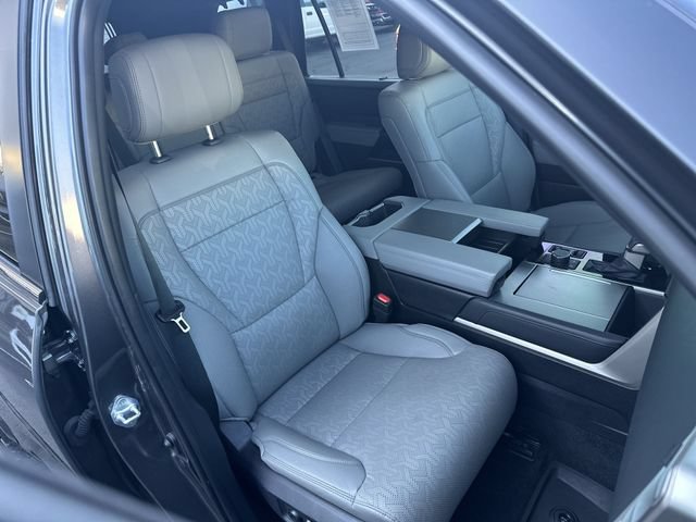 Used 2025 Toyota Sequoia Limited AWD/4WD image 29