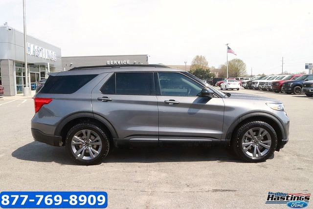 Certified 2022 Ford Explorer XLT w/ Equipment Group 202A image 4