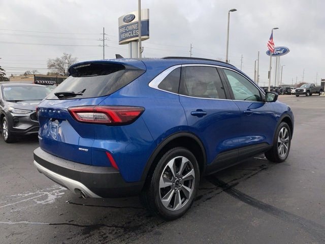 Certified 2023 Ford Escape Platinum image 3
