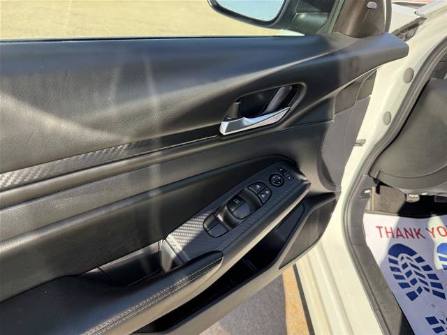 Used 2025 Nissan Altima 2.5 SV FWD image 11