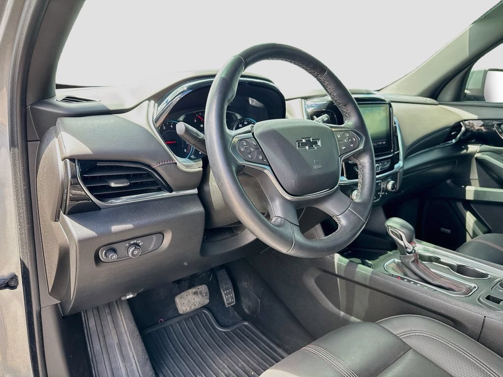 Used 2023 Chevrolet Traverse RS FWD image 9