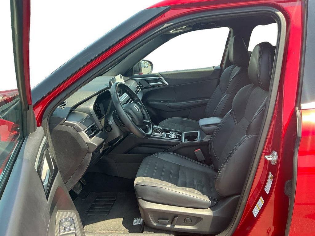 Used 2024 Mitsubishi Outlander SE Black Edition FWD image 14
