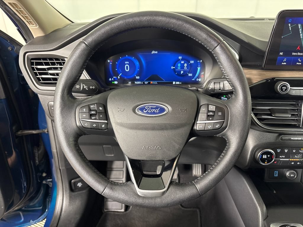 Certified 2020 Ford Escape Titanium w/ Titanium Premium Package 2.0 AWD/4WD image 13