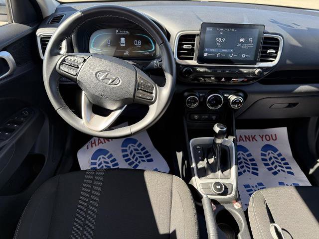 Used 2025 Hyundai Venue SEL image 29