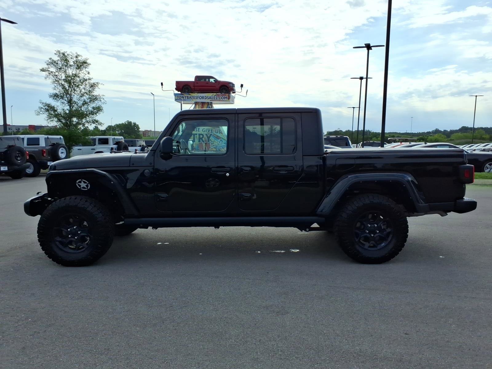 Used 2023 Jeep Gladiator Sport AWD/4WD image 6