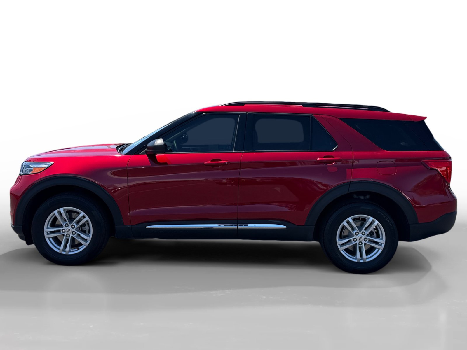 Certified 2023 Ford Explorer XLT w/ Equipment Group 202A AWD/4WD image 2