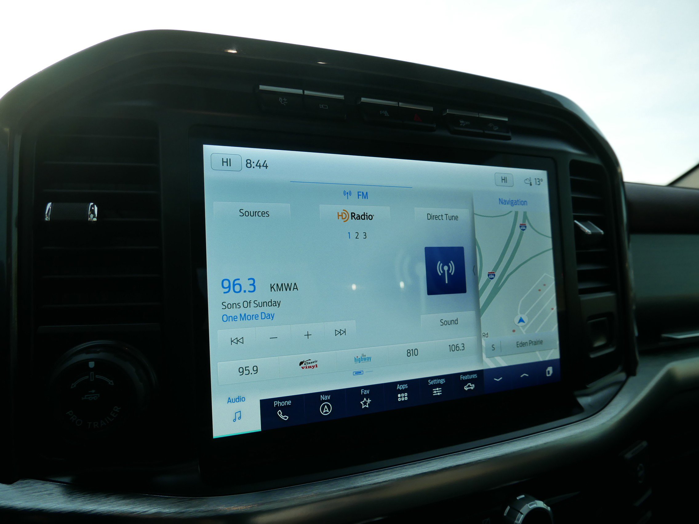 Certified 2022 Ford F150 Lariat w/ Equipment Group 502A High image 25