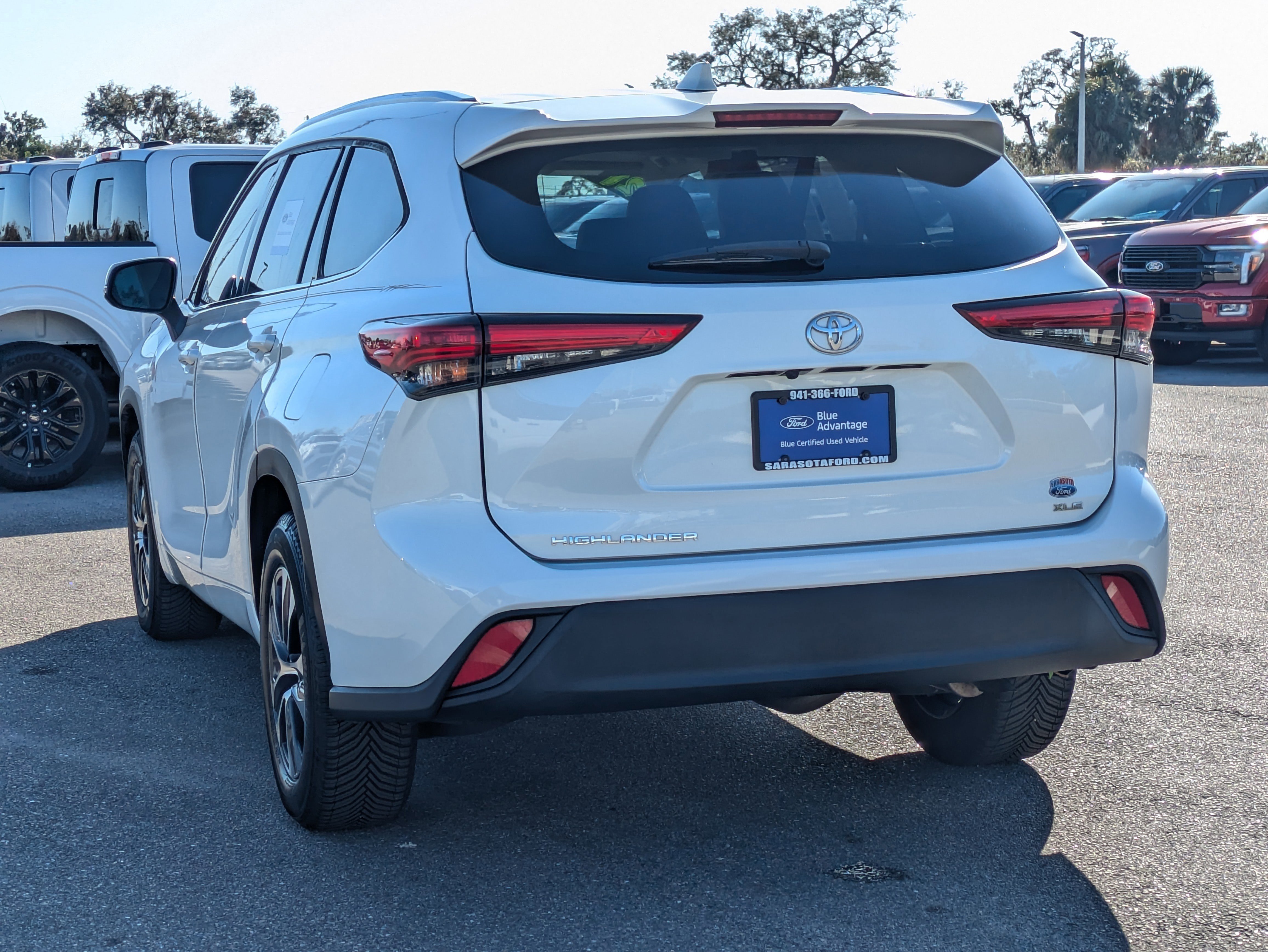 Used 2021 Toyota Highlander XLE video 2