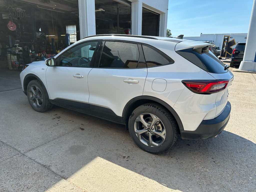 Certified 2025 Ford Escape ST-Line Select AWD/4WD image 2