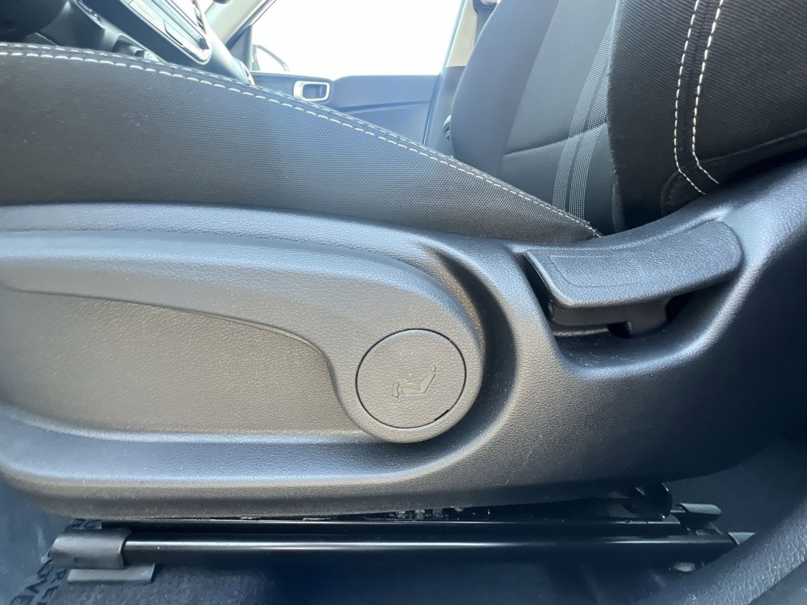 Used 2025 Hyundai Venue SEL FWD image 22