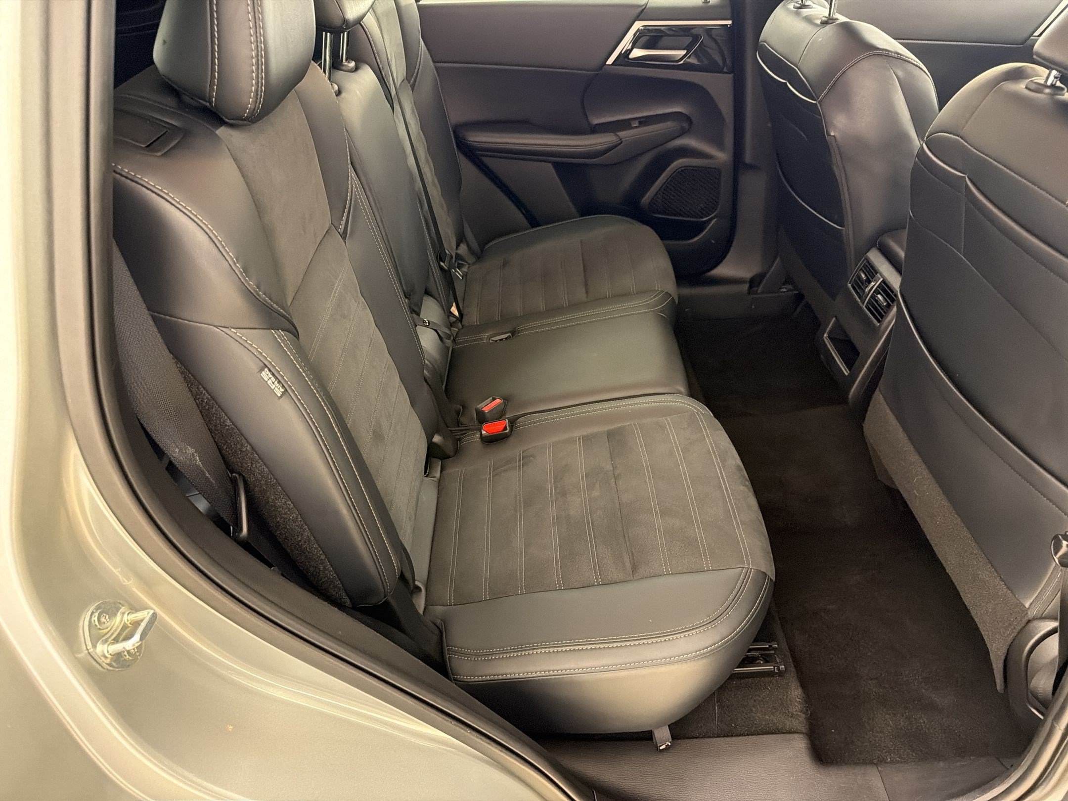 Used 2024 Mitsubishi Outlander SE FWD image 30
