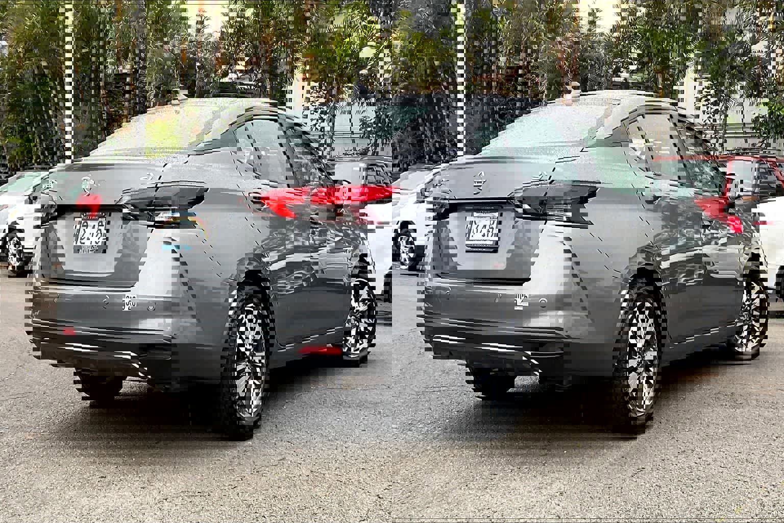 Used 2023 Nissan Versa SV image 3