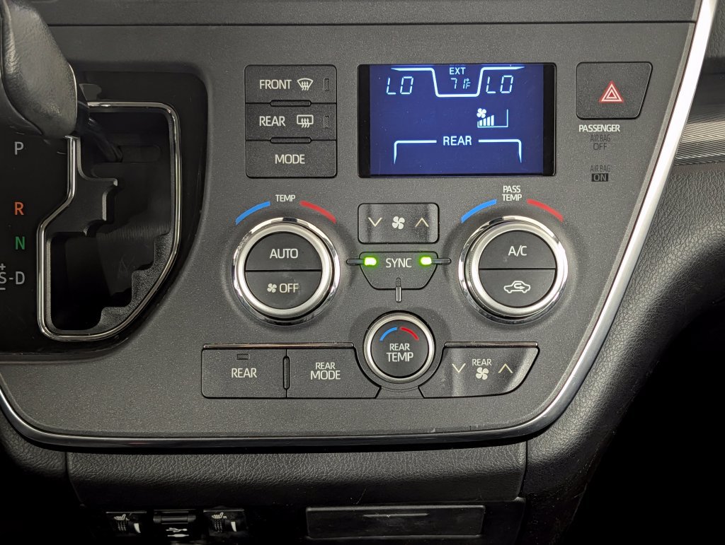 Used 2019 Toyota Sienna SE FWD image 16