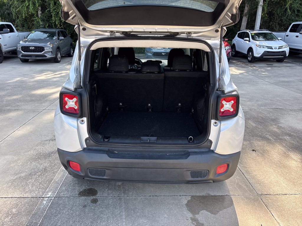Used 2018 Jeep Renegade Latitude FWD image 47