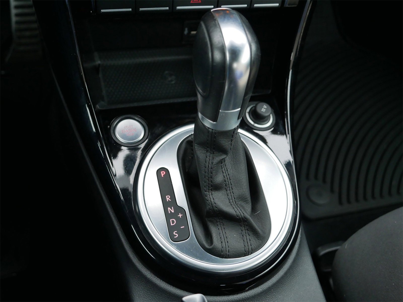 Used 2019 Volkswagen Beetle 2.0T SE image 24