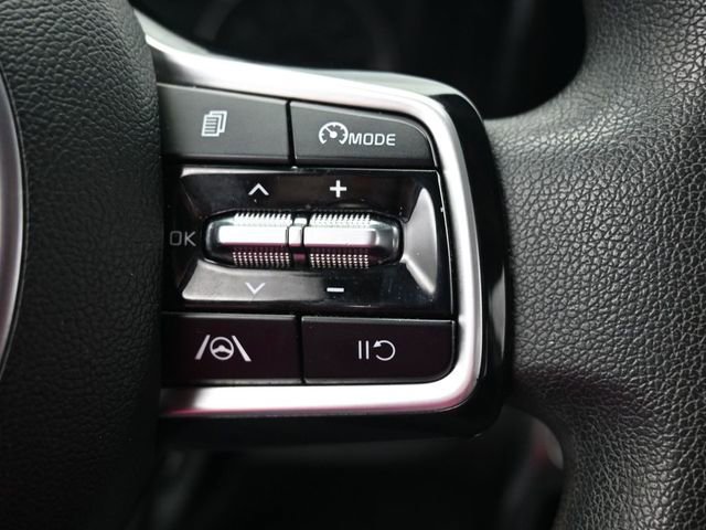 Used 2023 Kia Sorento LX image 16