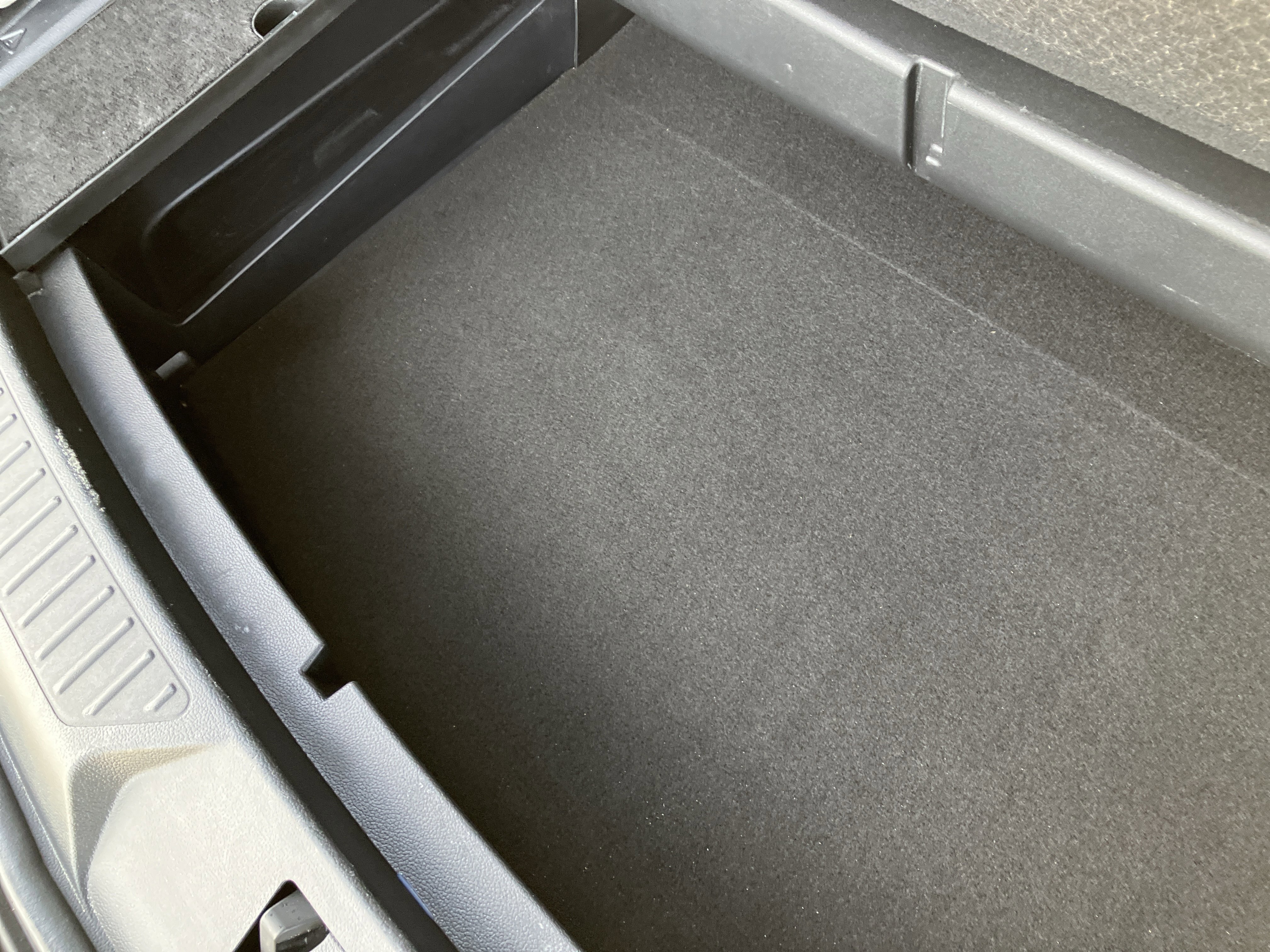 Certified 2025 Ford Explorer Platinum w/ LUX Leather Package image 18