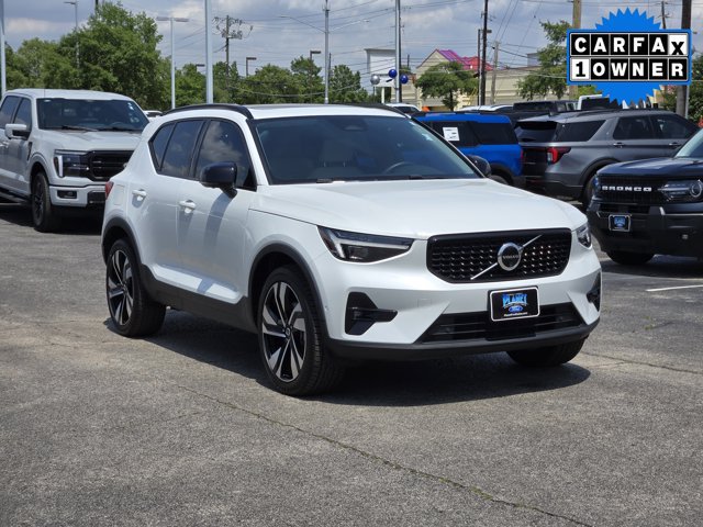 Used 2024 Volvo XC40 B5 Ultimate w/ Protection Package Premier AWD/4WD image 3