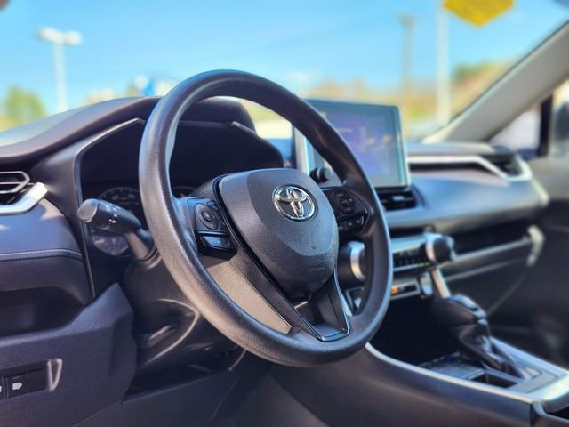 Used 2023 Toyota RAV4 LE AWD/4WD image 19