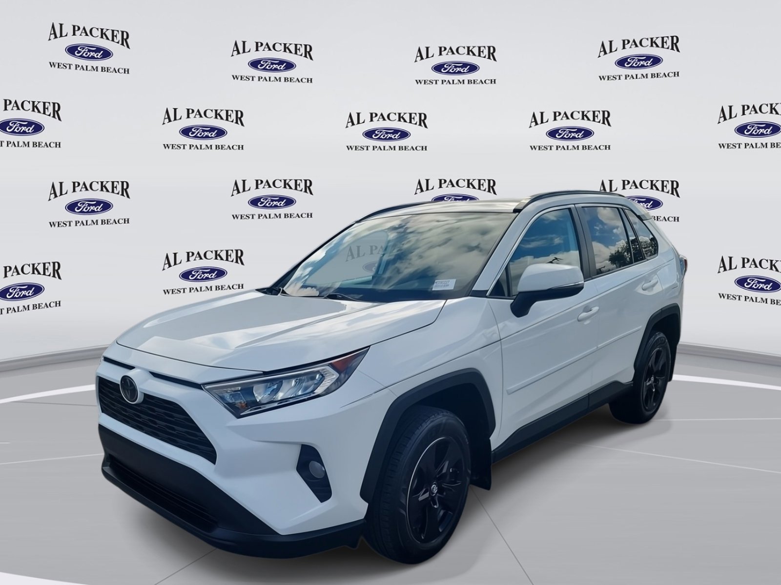 Used 2021 Toyota RAV4 XLE image 2