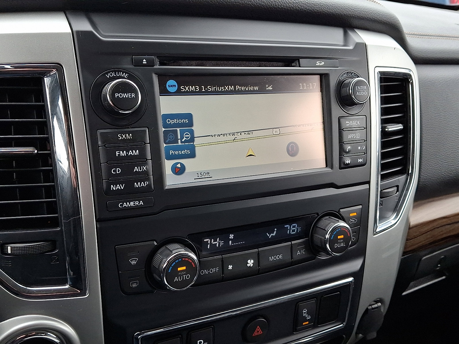 Used 2017 Nissan Titan SL AWD/4WD image 23