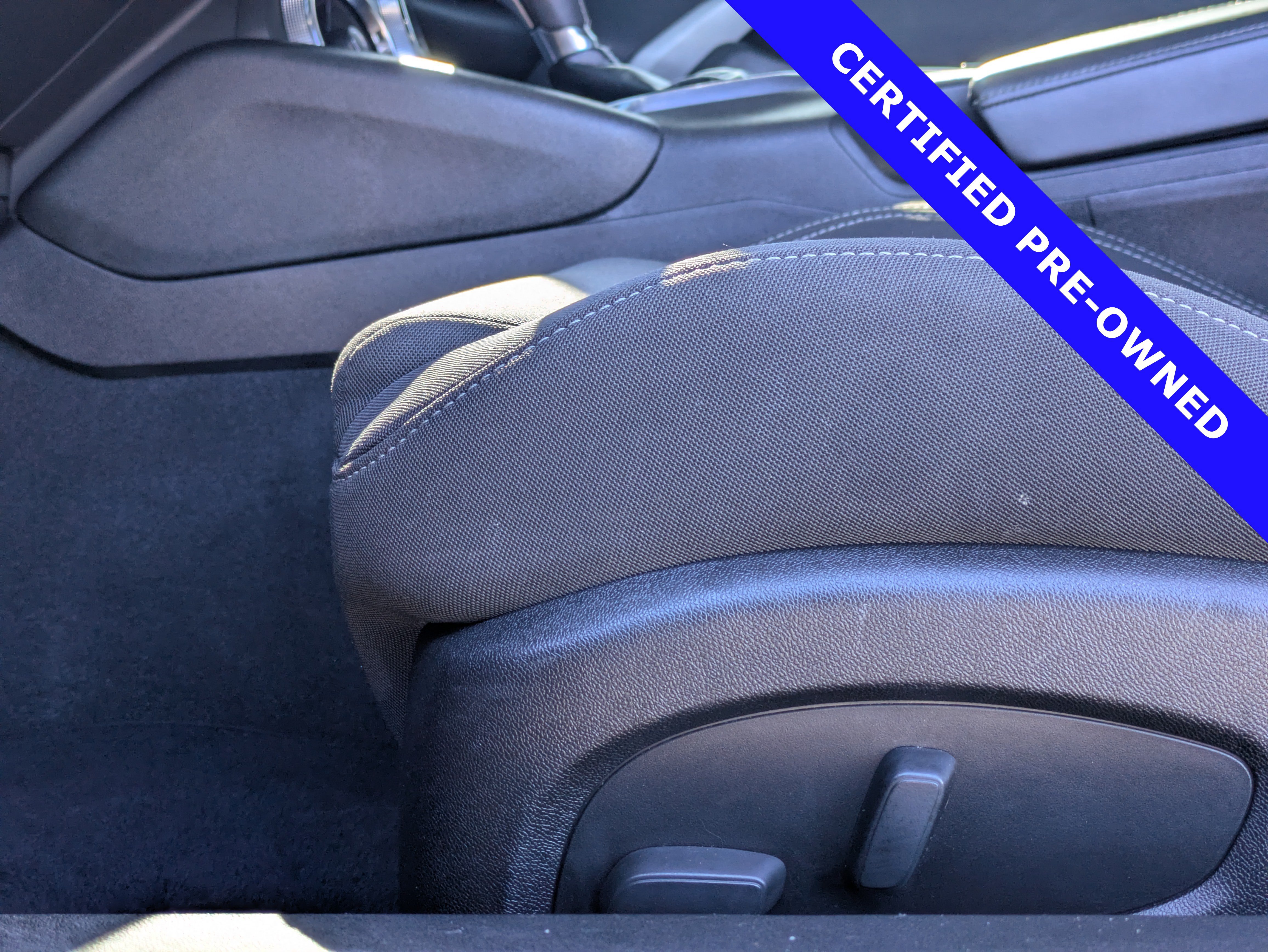 Used 2018 Chevrolet Camaro LT RWD image 17