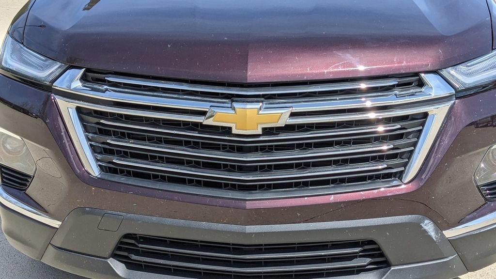 Used 2022 Chevrolet Traverse LT FWD image 9