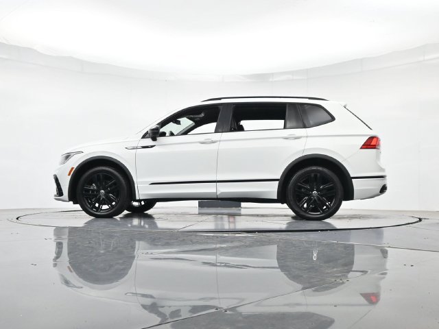 Used 2022 Volkswagen Tiguan SE R-Line FWD image 34