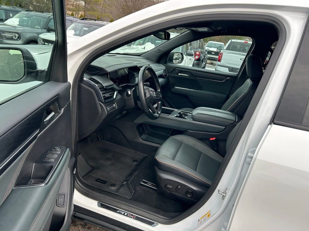 Used 2024 GMC Acadia AT4 w/ Luxury Package image 15