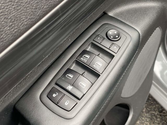 Used 2020 Jeep Grand Cherokee Altitude image 21