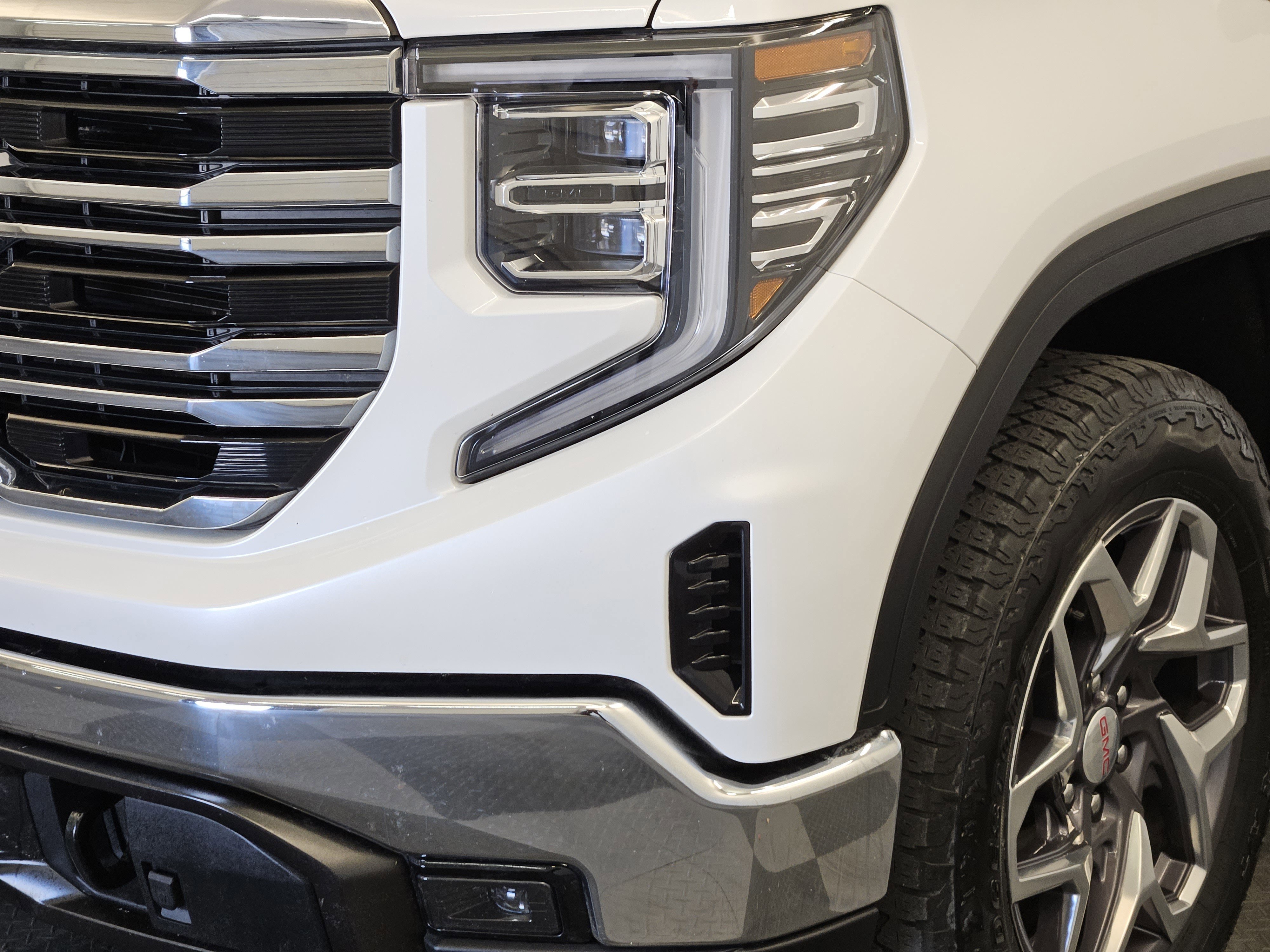 Used 2022 GMC Sierra 1500 SLT image 8