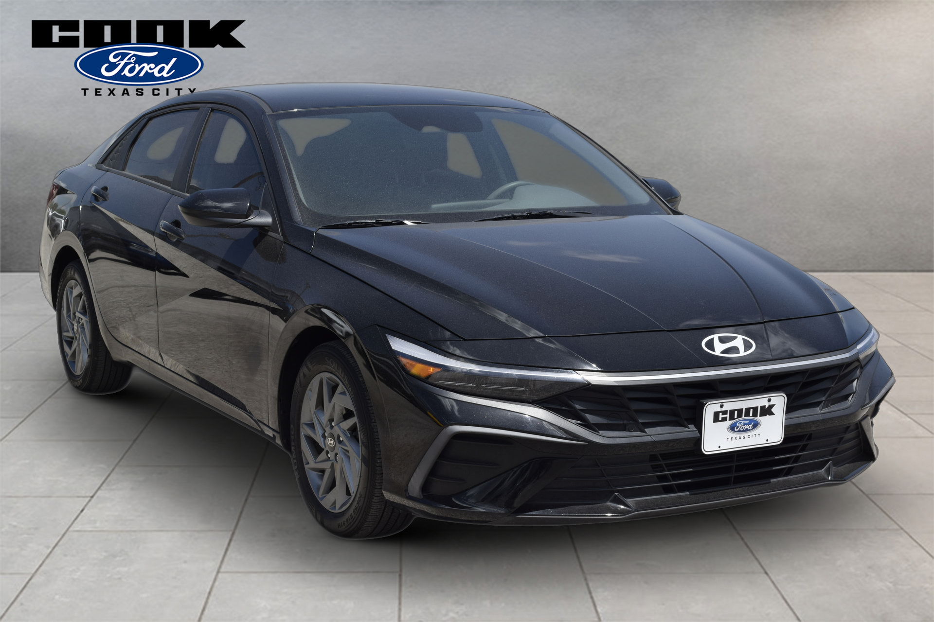 Used 2024 Hyundai Elantra SEL FWD image 2