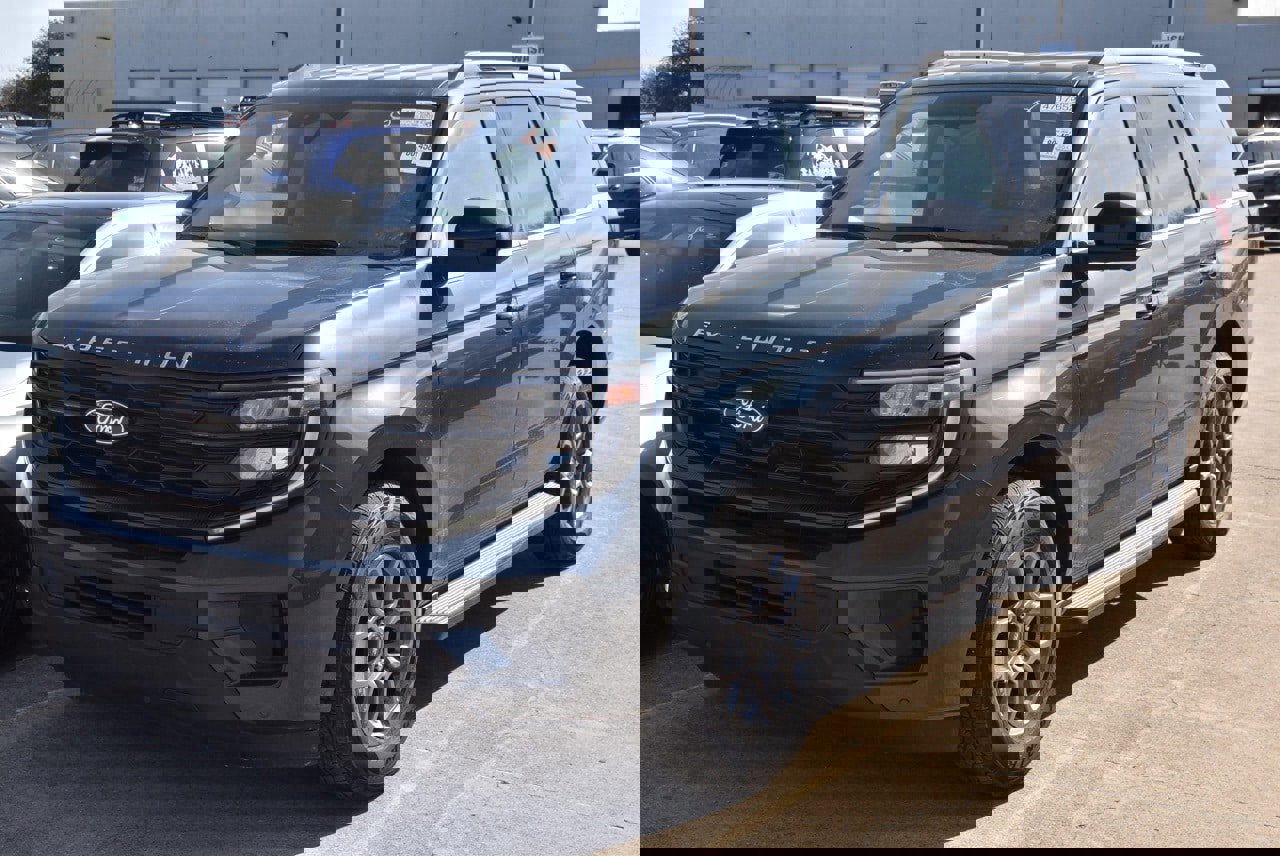 Certified 2025 Ford Expedition Active image 2