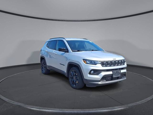 Used 2025 Jeep Compass Latitude w/ Convenience Group AWD/4WD image 2