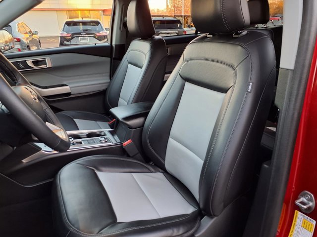 Certified 2023 Ford Explorer XLT w/ Equipment Group 202A image 6