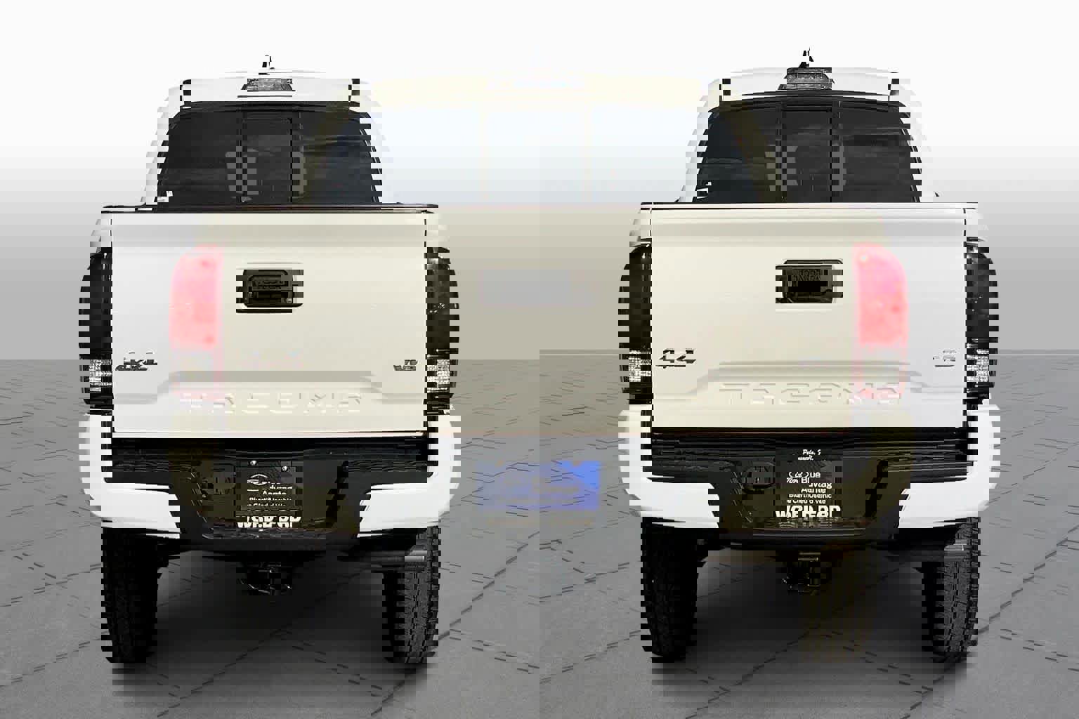 Used 2022 Toyota Tacoma SR image 2