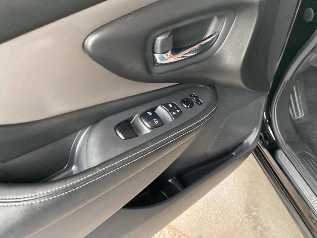 Used 2023 Nissan Murano SV image 25